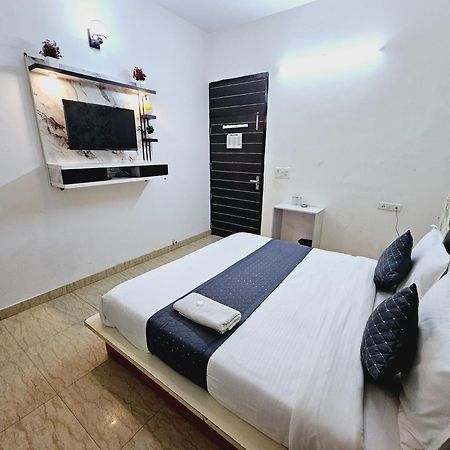 Hotel Tulip Near Delhi Airport Нью-Делі Екстер'єр фото