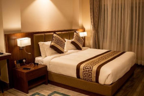 Hotel Tulip Near Delhi Airport Нью-Делі Екстер'єр фото