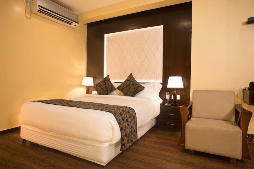 Hotel Tulip Near Delhi Airport Нью-Делі Екстер'єр фото